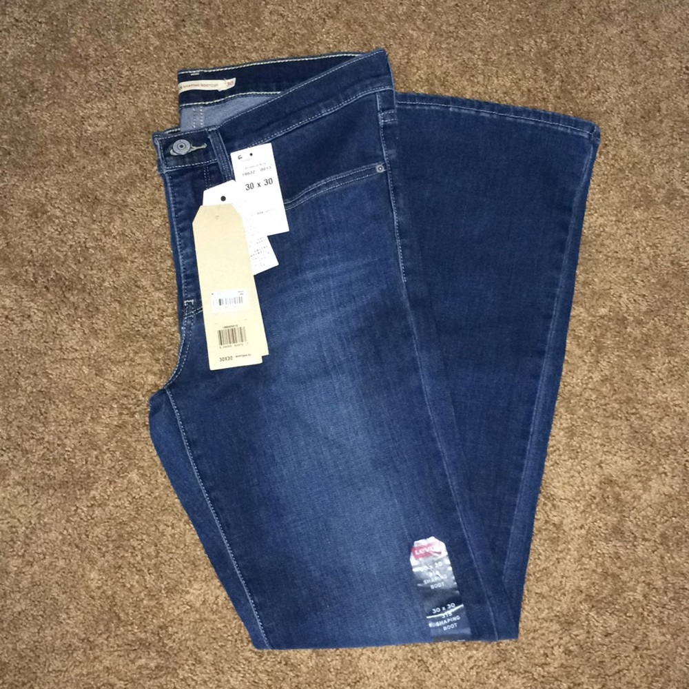 Brand New 👀 Levi's 315 Shaping Bootcut